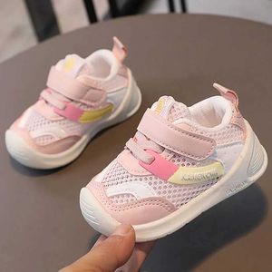 Pierwsze spacerowicze Baby Girls Summer Buty przedszkolne Mesh Tkanina oddychająca dla dzieci Baby Boys Buty sportowe ergonomiczne noworodka buty do chodzenia D240525