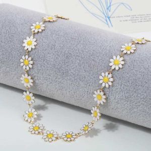 Pendant Necklaces Daisy necklace suitable for girls Korean style sweet short necklace wedding statement bride jewelry necklace S2452599 S2452466