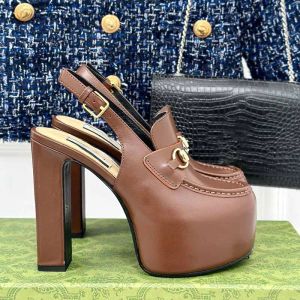 Sapatos de grife sandálias Bombas de plataforma Saltos abertos Sapatos de dedo do pé feminino Designers de luxo Sapatos de vestido de noite 13,5 cm calçados de fábrica