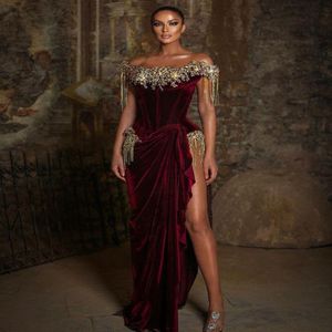 ASO EBI 2021 Arabiska Bourgogne Stylish Velvet Evening Dresses Beaded Sexy Prom Dresses High Split Formal Party Second Reception Gowns ZJ2 216R