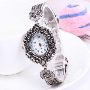2024 Classic Diamond Plated Silver 925 Armband Watch Womens Fashion Ancient