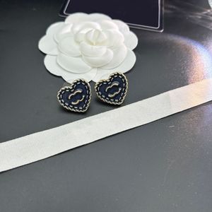 Brincos de designer de luxo letra de marca de coração jeans azul de cobre orelha garanhão mulheres 18k brinco de ouro de ouro presentes de jóias de natal