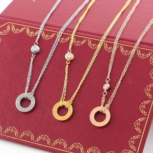 Yeni moda markası mücevher tasarımcısı dört yaprak çim kolye yüksek kaliteli 18k altın paslanmaz çelik kolye takıları kadınlar için