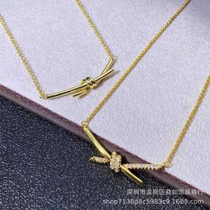 Collana contorta con marca in oro ad alta edizione del designer per donne 18k Light Luxury Fashion Kont Diamond Rope Clavicle Chain Tide