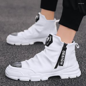 Scarpe da fitness alla moda ad alta top top maschile per maschi sneaker in pelle vulcanizzata sneaker uomini addestratori casual neri stivali maschi mocassini