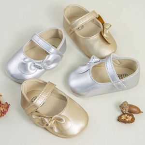 First Walkers Walkers Recém -nascidos Baby Sapatos Sapatos Gold Bow Rubrote Anti Slip PU O primeiro Sapatos femininos para crianças ao ar livre no quarto trimestre D240525