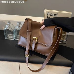 Moods Retro Horisontella väska Kvinnor Flip Shape Messenger Bag Soft Leather Solid Shoulder Shopping Bag 2024 Handväska 240510
