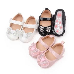 Pierwsze spacerowe buty dziecięce buty dla niemowląt Dziewczyny Klasyczny łuk gumowa podeszwa non ślizganie się skórzane buty Pierwsze chodzące szopki dla niemowląt D240525