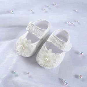 Erste Wanderer weiße Spitze Blume Baby Schuhe süße Bogen Baptist Neugeborene Weihnachtsschuhe Sommermädchen Prinzessin Erste Walker Baby Sportschuhe D240525