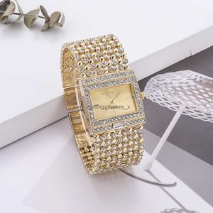 2024 Koreanska lyxiga kvinnorsarmband Watch Fashion Diamond Square Steel Band smycken