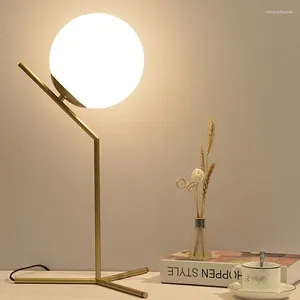 Lâmpadas de mesa Minimalista nórdico LED pós -moderno Decoração de bola de cabeceira de cama Light Room criativo da mesa de mesa românticas
