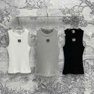 ツーピースドレスサマークラシックブラック、白、灰色の固体刺繍胸、シンプルな多用途のスリムフィットタンクトップ
