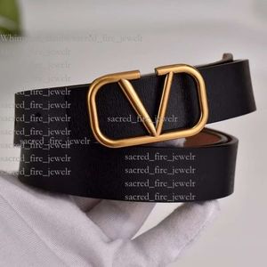 Valentinobelt Women's Belt Vintage Cowhide V-letter Smooth Fashion Designer Beltシンプルな装飾バレンタインベルト