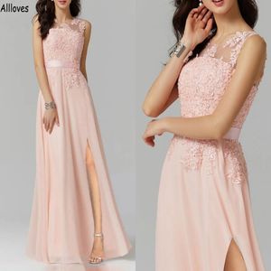 Blush Pink A Line Chiffon Bridesmaid Dresses Elegant Lace Appliced ​​Jewel Neck Maid of Honor Dress Plus Size Floor Längd Sexig split We 282k