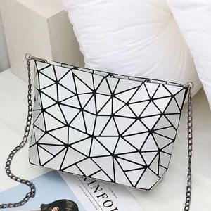 Geometryczna kontrola diamentu worek koperty damskie pojedyncze ramię w łańcuch crossbody worka stylowa prosta światła kolorowe zmieniające się w torbie torba designerska torba designerska