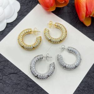 Brincos de designer de luxo letra de cristal letra de trevo clipe de grão de escavação breol Earring brife -brincos 18k prata dourada revestida para mulheres jóias de designer de tachonete de casamento