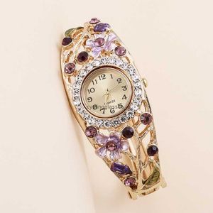 2024 orologio bracciale femminile di fiori di vendita a caldo con diamante intarsiato scavato