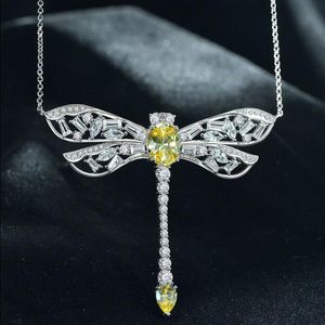 Dragonfly Topaz Moissanite Pendant Real 925 Sterling Silver Party Wedding Pendants Halsband för kvinnor chocker smycken present obwsa