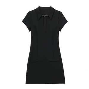 Kvinnors modeklänning 2024 Spring New Strap Casual Dress Decoration Metal Dress