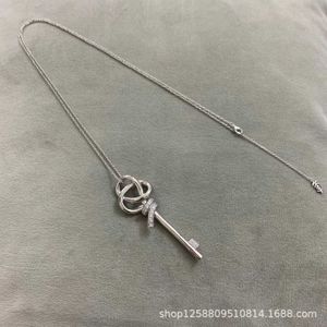 Designers märke 925 Silverguldplätering Material mode mångsidigt enkelt temperament ljus lyx sten nyckel hänge halsband
