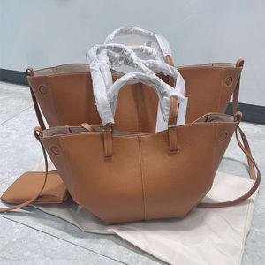 Tote - Winged Design Bucket French Elegance: Dual Bäraralternativ Läderdesigner Handväska stor storlek shopping mjuk hobo crossbag