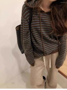 Bluzy damskie pasiaste z kapturem wiosna jesienna koreańska moda z długim rękawem luźne sznurka na skok na dzianinowy top sweter