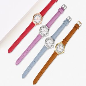 Partihandel Clear Numbers Fine Leather Strap Quartz Womens Watches Enkla eleganta studenter Titta på 31 mm Dial Wristwatches 303K