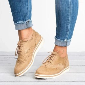 Sapatos casuais mais tamanho 35-43 Mulheres Plataforma Hollow Plataforma Oxfords British Style Ladies Creepers Brogue Sapato para fêmeas calçados