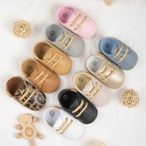 Första vandrare Simple Version Baby Walking Shoes Retro Leather Baby Boys and Girls Multi-Color Non Slip Rubber Sole Casual Shoes D240525