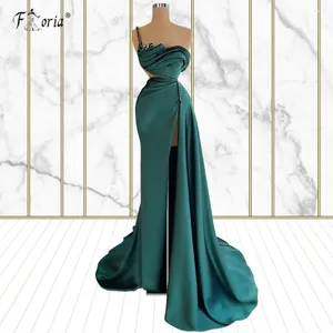 Party Dresses Abendkleider 2024 Simple Style Green Muslim Evening Dress Mermaid Crystal Satin Slit Arabic Dubai Sexig formell prom länge