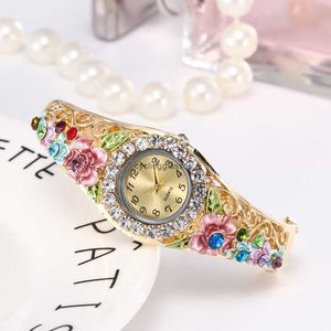 2024 Fashion Diamond Flower Armband Watch Art Womens Student Quartz