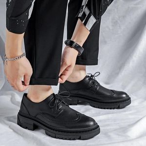 Повседневная обувь бренд мужчина формальная одежда для обуви черной кожаной кружевные платформы бизнес для свадебной вечеринки офис