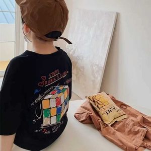 T-shirts Boys summer short sleeved T-shirt new small and medium-sized childrens round neck top childrens casual version half sleeved fashion d240525