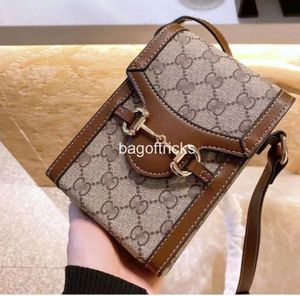 Vintage Horse Clamshell Mobiltelefon Bag Mini Fashion Luxury One Shoulder Oblique Cross Small Square Bag Designer