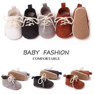 Pierwsze Walkers Noworodki Baby Buty Baby Boys and Girls Buty Klasyczne skórę i gumowe podeszwy Non Slip Toddler First Mover Baby Girls Buty Moccasins D240525