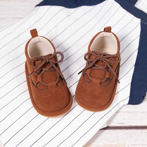 Pierwsze spacerowicze Kidusn nowonarodzone chłopcy i dziewczęta buty dla dzieci w wieku przedszkolnym skórzana koronkowa szarpana i nie poślizgowa