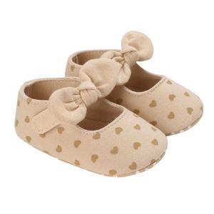 Primeiros caminhantes de 0 a 18 metros recém-nascidos Sapatos femininos Love Pattern Bow Sof Sole Anti Slip Slip Shoes de Berço Preschool Sapatos de Baby Sapatos Baby Primeiro Passo Walker D240525