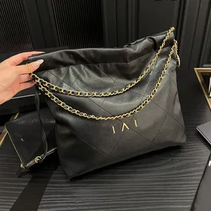 Cavar in pelle di grande capacità Donne Designer Borsa per la spesa 22 Borse di immondizia Tote 29 cm Monete d'oro Lettere di fascino Hardware Chain Spalla Borsa con canta con cerniera