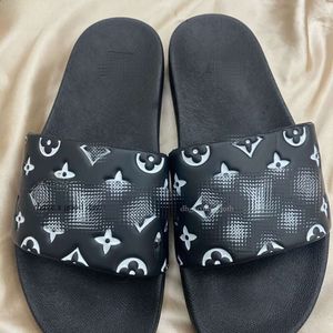 Louiseviution Shoe Beach Shoe Designer Shoe Slippers 스타 V 패턴 클래식 패션 Louiseviution 샌들 캐주얼 실내 및 야외 LVSE 신발 슬리퍼 395