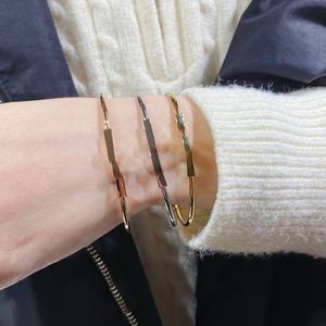 En Kaliteli Titanyum Bangles Tiffanyjewelry Tasarımcı Bilezikler Lover Fashion Wristand Düğün Bileklik Gül Parek Altın Düğün Hediyesi Bilezik Yok