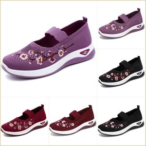 Djärv plattformsdesigner casual skor grädde cellegiate grön rosa gummi vita svarta kvinnor sporttränare toppkvalitet mode mocka läder tallriksform kvinna sneakers