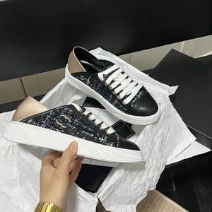 Canvas Sshoes Lady Canvas Leather Designer Shoes Fashion Mix Color Outdoor Shoes Comfort Design Kvinnor Sneakers Lace Up Female Golf Shoes Leisure Woman Sports Shoes