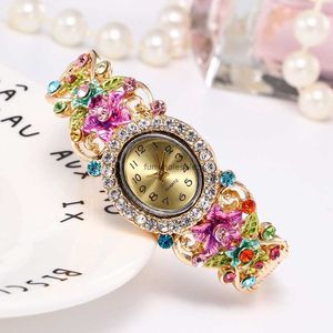 2024 Fashion Craft Armband Watch Flower Set Diamond Womens