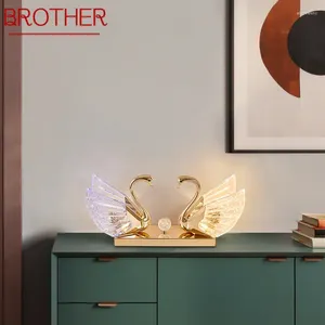 테이블 램프 형제 현대 크리스탈 스완 램프 창조적 인 디자인 LED 데스크 조명 장식 홈 거실