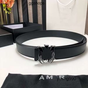 إكسسوارات جديدة AM 2024 Luxurys Designer I حزام Amirirliness القيعان اللامعة الحمراء للنساء للنساء ملابس Amirl Buckle Big Buckle عالية الجودة Amari جودة Leath Agrq حقيقية