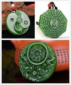 Hänge halsband charm naturlig grön jade sten snidad kinesisk taiji bagua lycklig trendig amulett halsband för kvinnans mans smycken gåva
