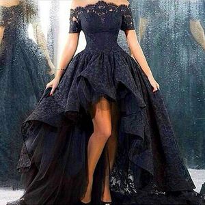 Black Lace Gothic Prom Dresses Sheer Off Shoulder Shorta ärmar 2021 High Low Afton Evening Gowns Arabiska Saudi Dubai Robe de Soiree Cheap 2312
