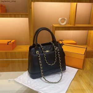 Luxury Brand Designer Discount Brand Shoulder Bag Crossbody Bag Handbag Large Capacity Womens Bag New Fashionable Chain Bag One Shoulder Crossbody Bag 0SY4