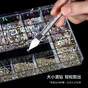 Neue 2500pcs Luxus glänzende Diamantnägelkunst -Strauchsteine ​​Kristalldekorationen Set AB Glass 1pcs Aufnehmen Sie Stift in Gitter Box 21 Form