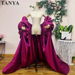 Party Dresses Plum Taffeta Evening Dress Cape fashionabla full ärmar av axel Ruched Long Jacket Bolero Formal Lady Outfit Cloak